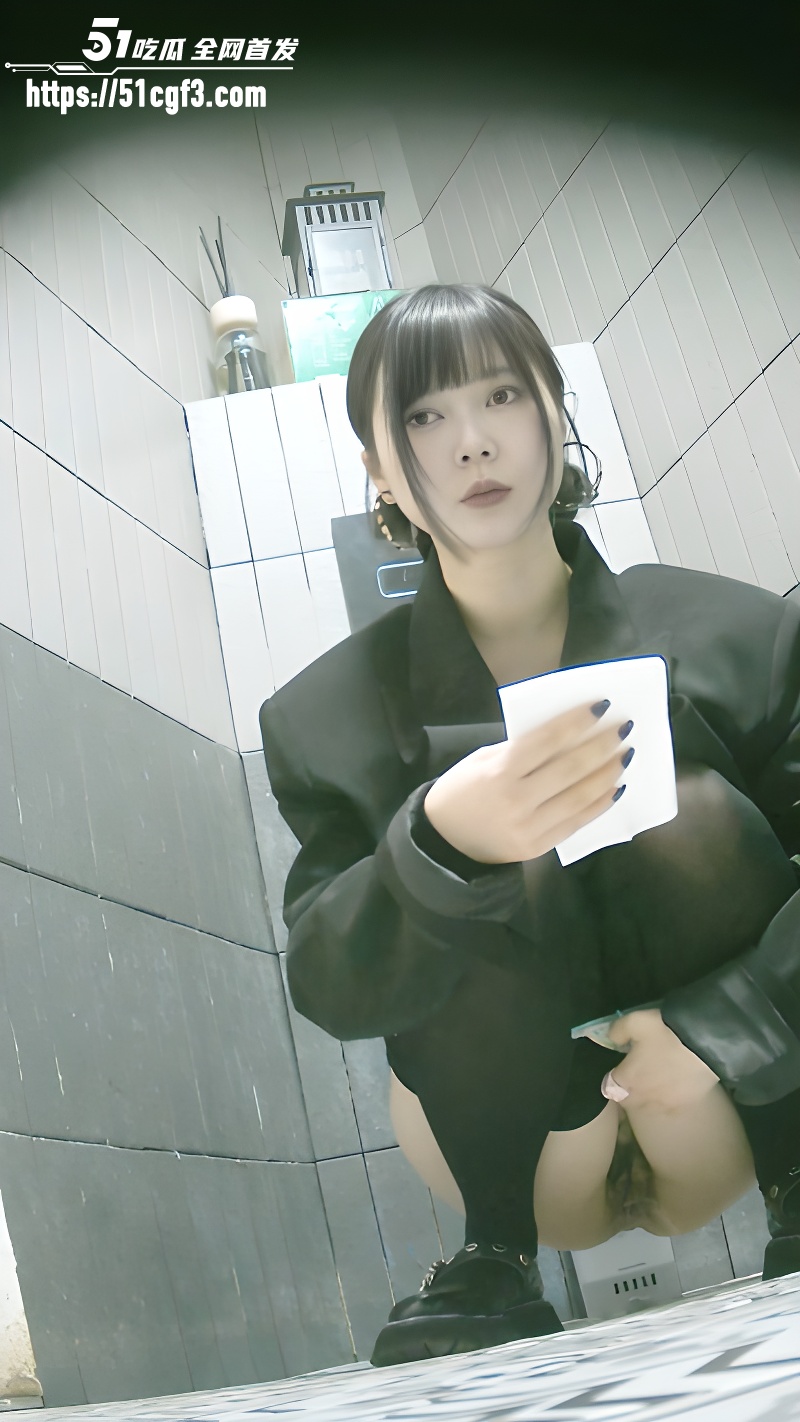 真实偷拍女公厕4k视角 4 真实偷拍女公厕4k视角 4