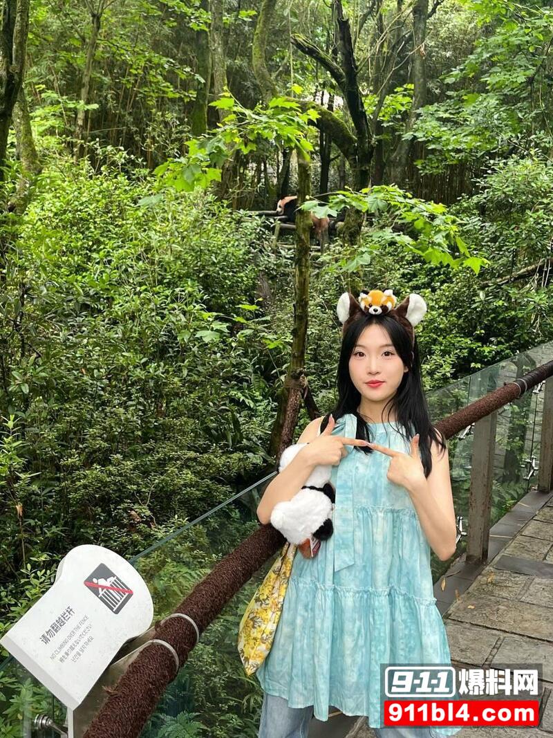 周羽彤调教深喉 3