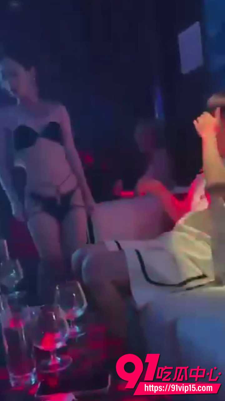 商K嫩模小姐姐贴脸裸舞1 商K嫩模小姐姐贴脸裸舞1