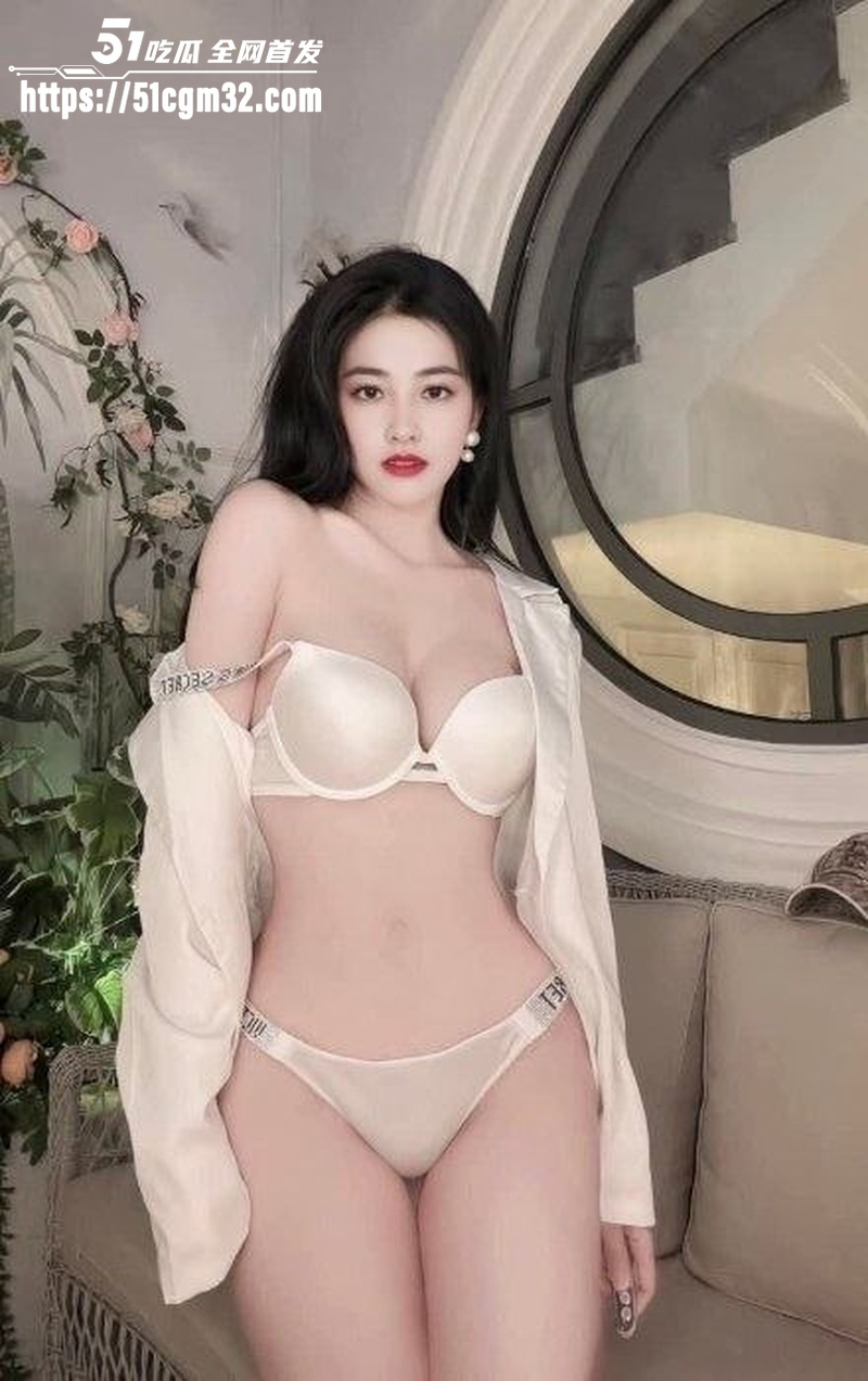 越南技商银行 女职员 被副行长潜规则 1 越南技商银行 女职员 被副行长潜规则 1