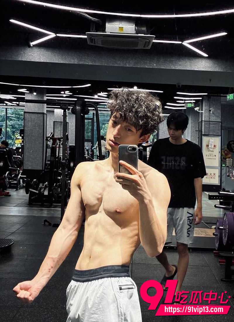 抖音薄肌网红闫清源 2 抖音薄肌网红闫清源 2