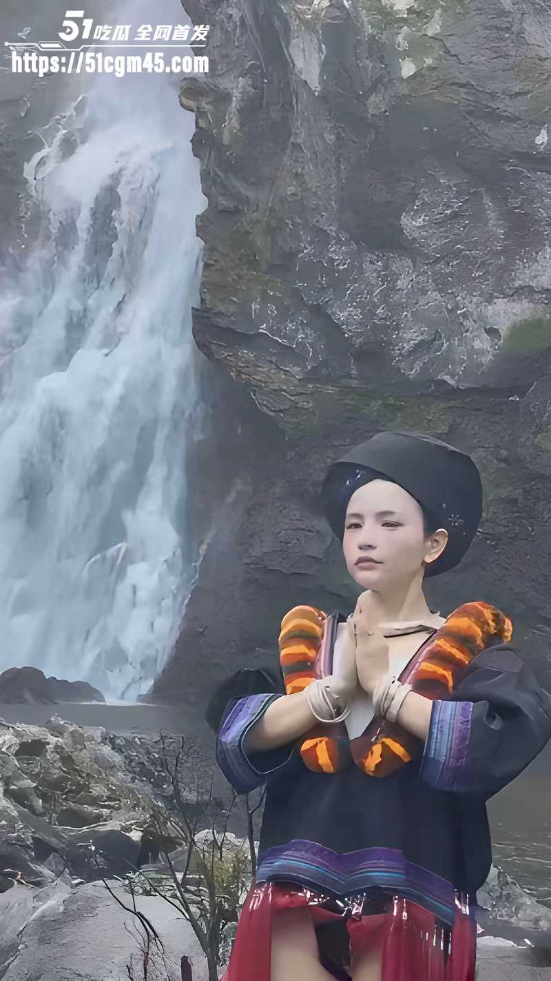 苗族瀑布女孩 1 苗族瀑布女孩 1