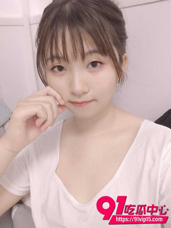 白嫩大学生私下和老板车震4 白嫩大学生私下和老板车震4