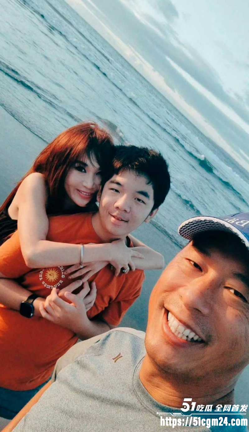温碧霞生日现场遭养子强吻013 温碧霞生日现场遭养子强吻013