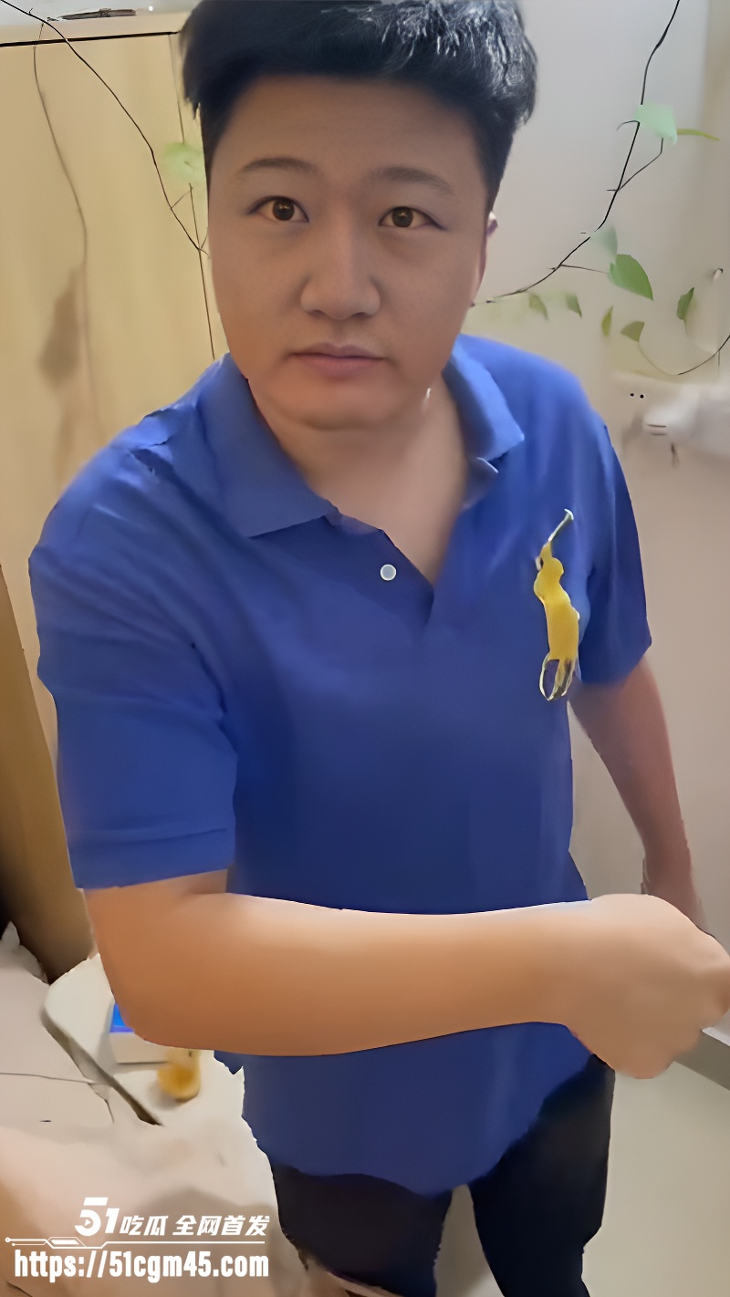 男子现场捉奸直拍 4 男子现场捉奸直拍 4