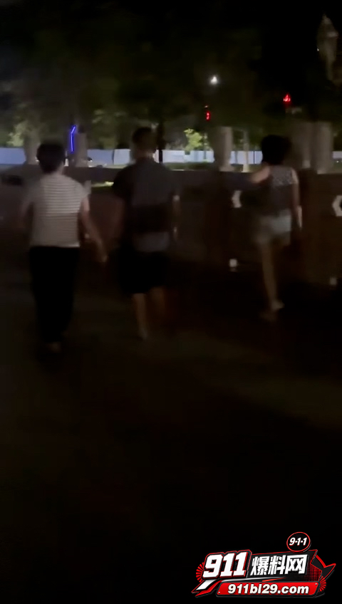 反差偷情老头1 反差偷情老头1