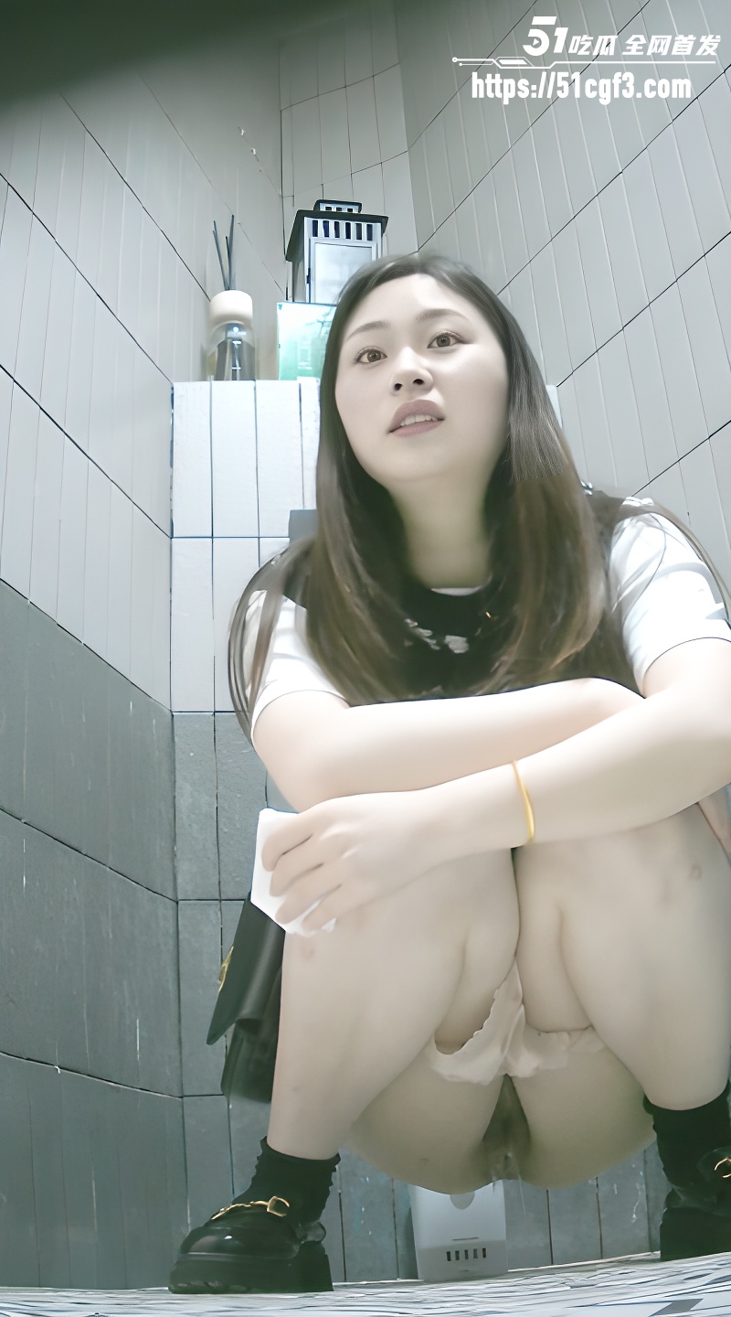 真实偷拍女公厕4k视角 2 真实偷拍女公厕4k视角 2