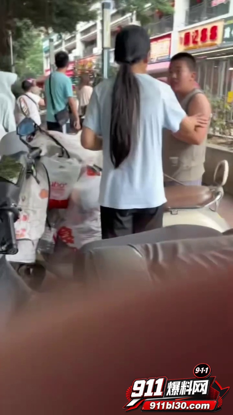反差小三无耻公开身份 原配抓奸捉丈夫出轨6