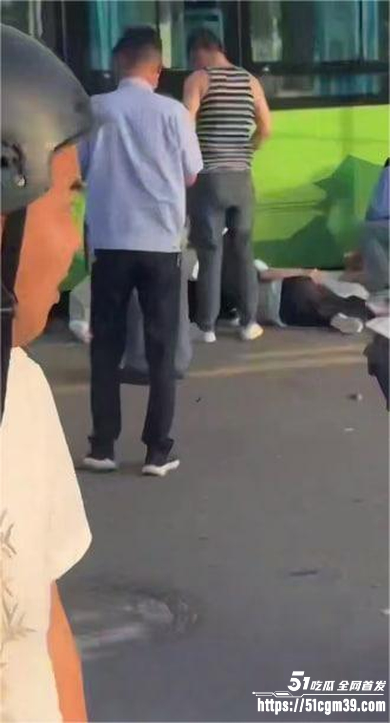 西安青龙寺地铁站车祸事件 5 西安青龙寺地铁站车祸事件 5