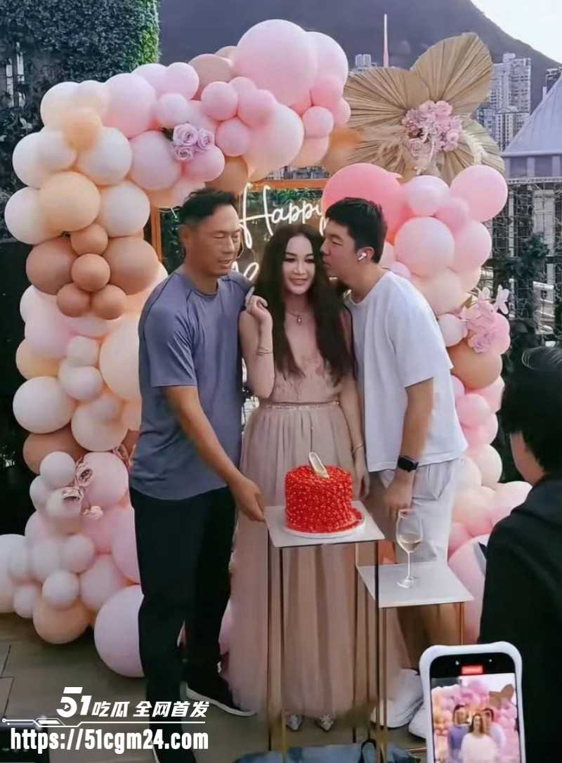 温碧霞生日现场遭养子强吻04 温碧霞生日现场遭养子强吻04