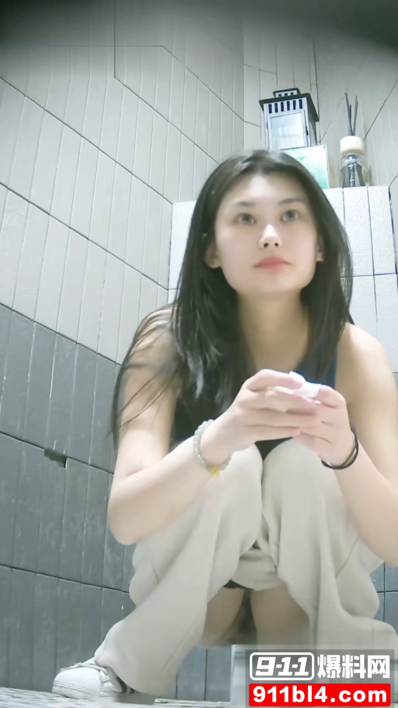 商场女厕偷拍 6 商场女厕偷拍 6