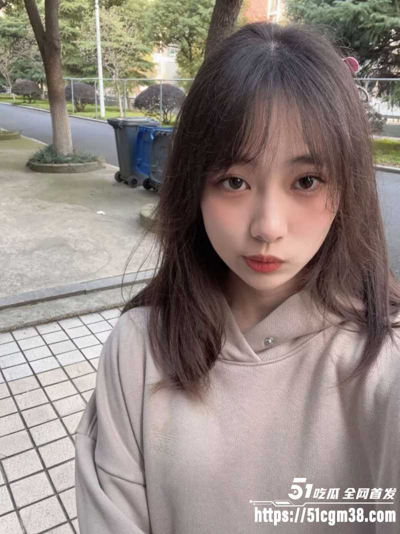 高颜值清纯学妹 做爱日常 浓密阴毛肥鲍贫乳 性感娇躯被玩到瘫软虚脱！