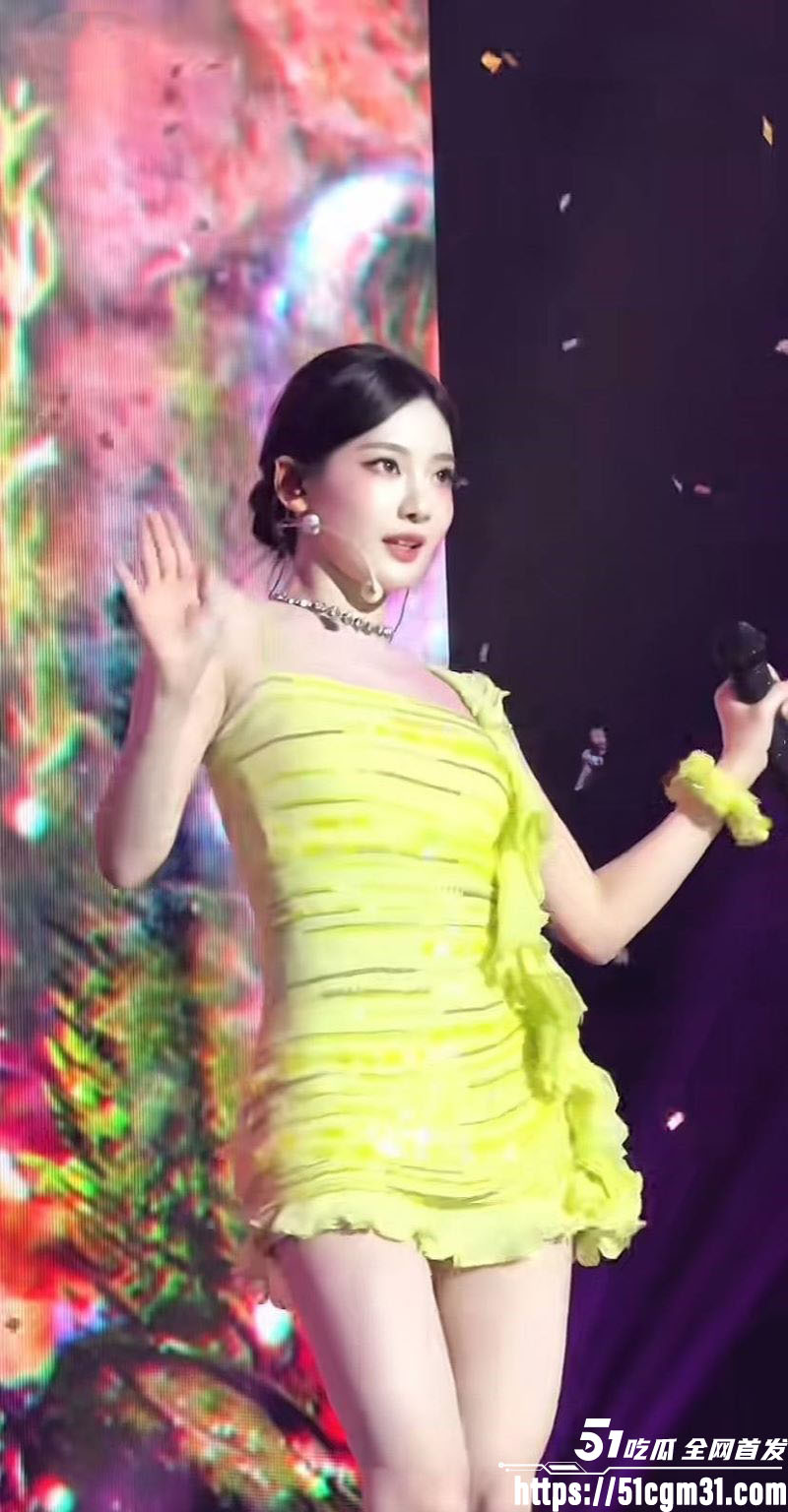韩国巨星Lisa与中国歌手宁艺卓同场狂嗨 5 韩国巨星Lisa与中国歌手宁艺卓同场狂嗨 5