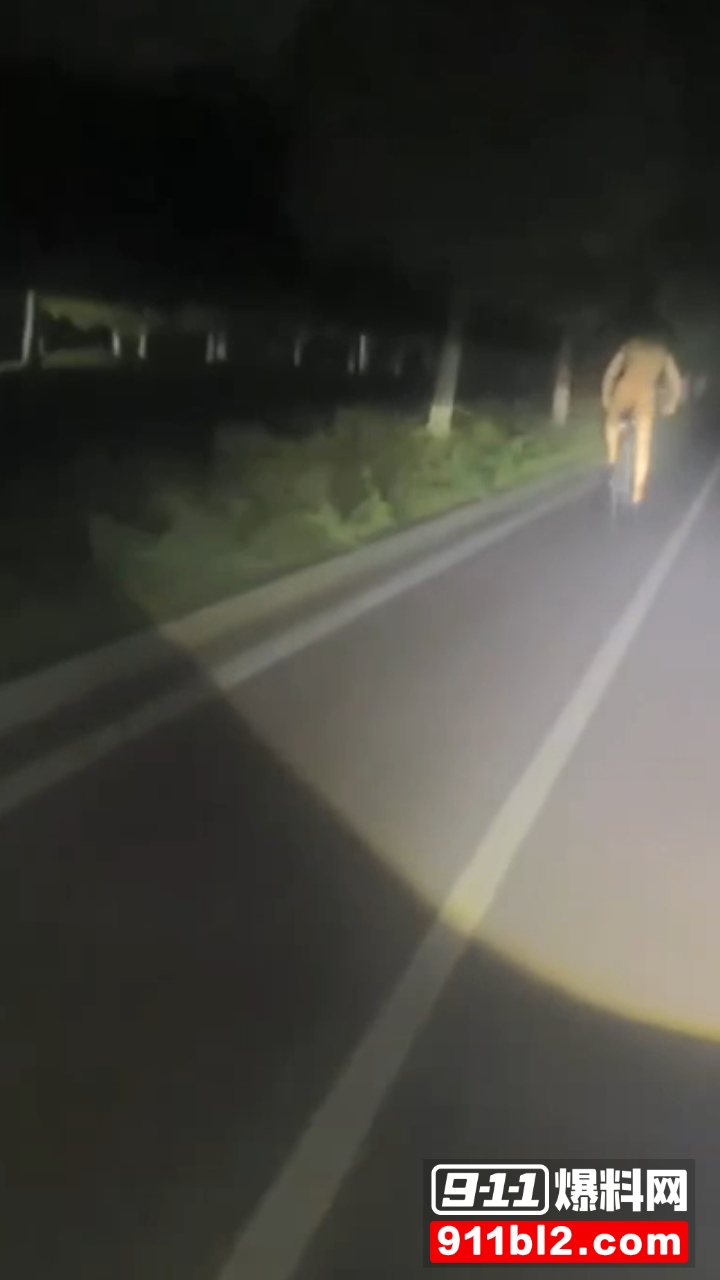 裸男裸奔5