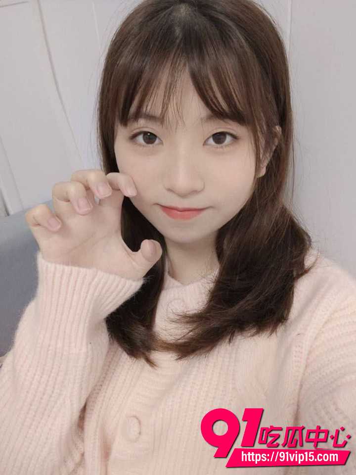 白嫩大学生私下和老板车震3 白嫩大学生私下和老板车震3