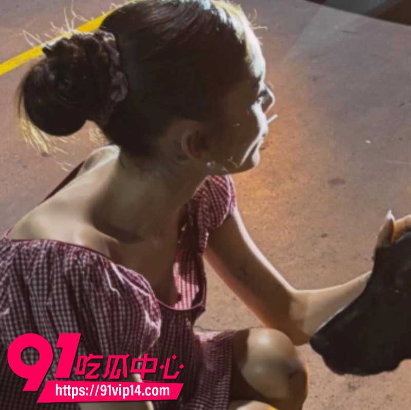 美国创作歌手ArianaGrande自拍照走光露奶照在IG疯传1 美国创作歌手ArianaGrande自拍照走光露奶照在IG疯传1