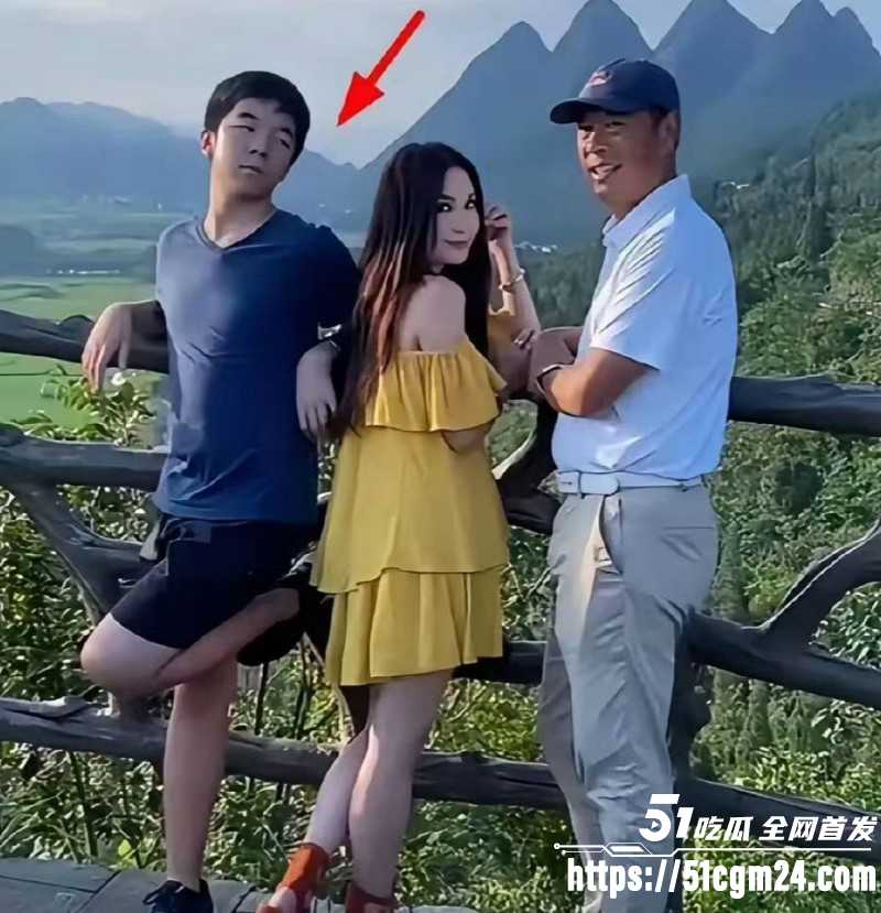 温碧霞生日现场遭养子强吻014 温碧霞生日现场遭养子强吻014