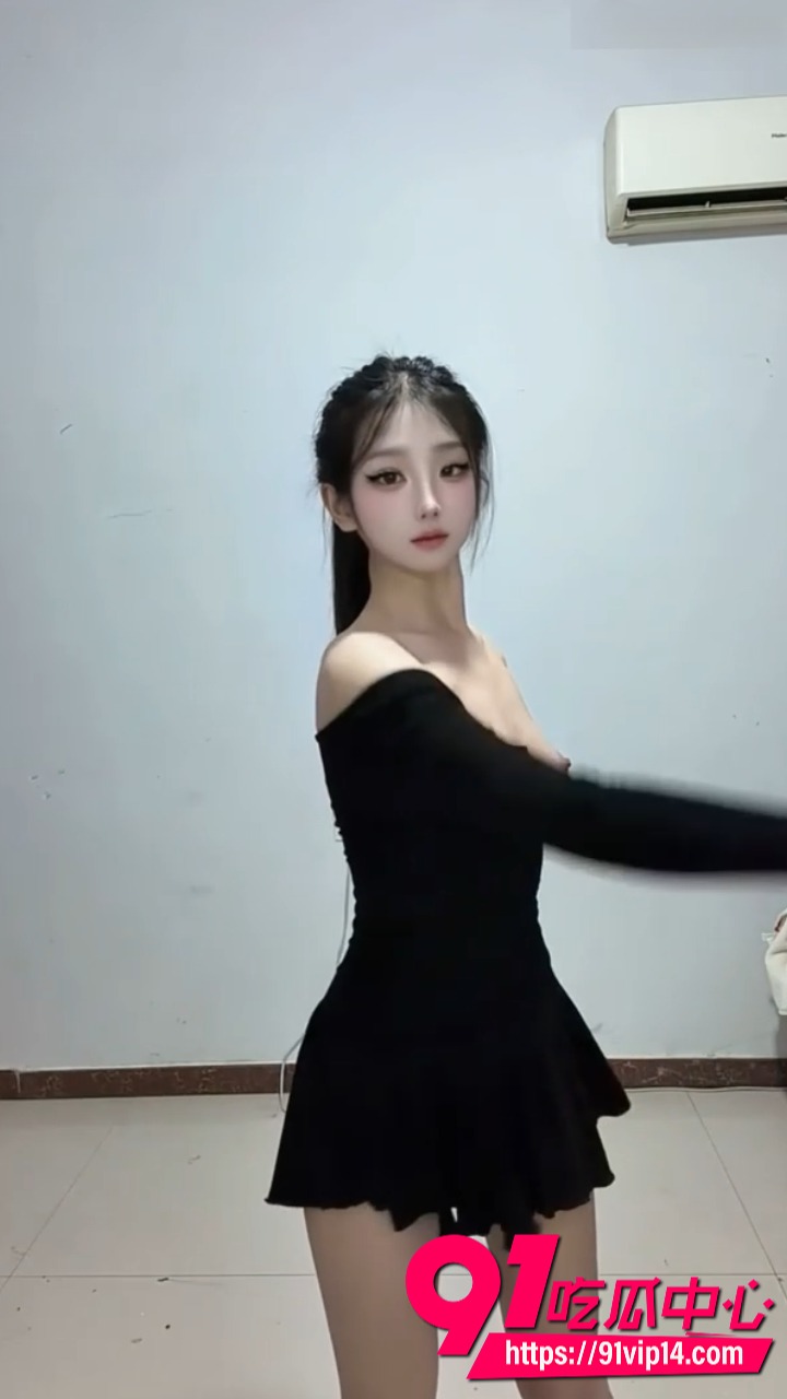 推特新晋福利姬qiqi超香裸舞1 推特新晋福利姬qiqi超香裸舞1