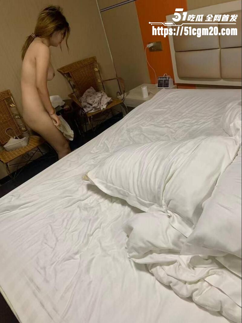 极品反差网红少女翘臀无套后入3 极品反差网红少女翘臀无套后入3