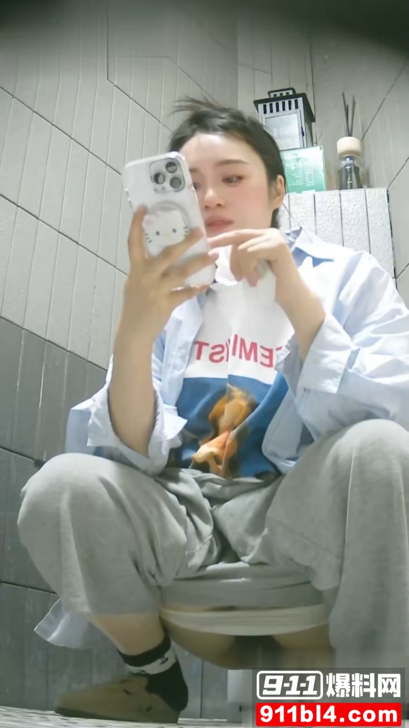 商场女厕偷拍 1 商场女厕偷拍 1