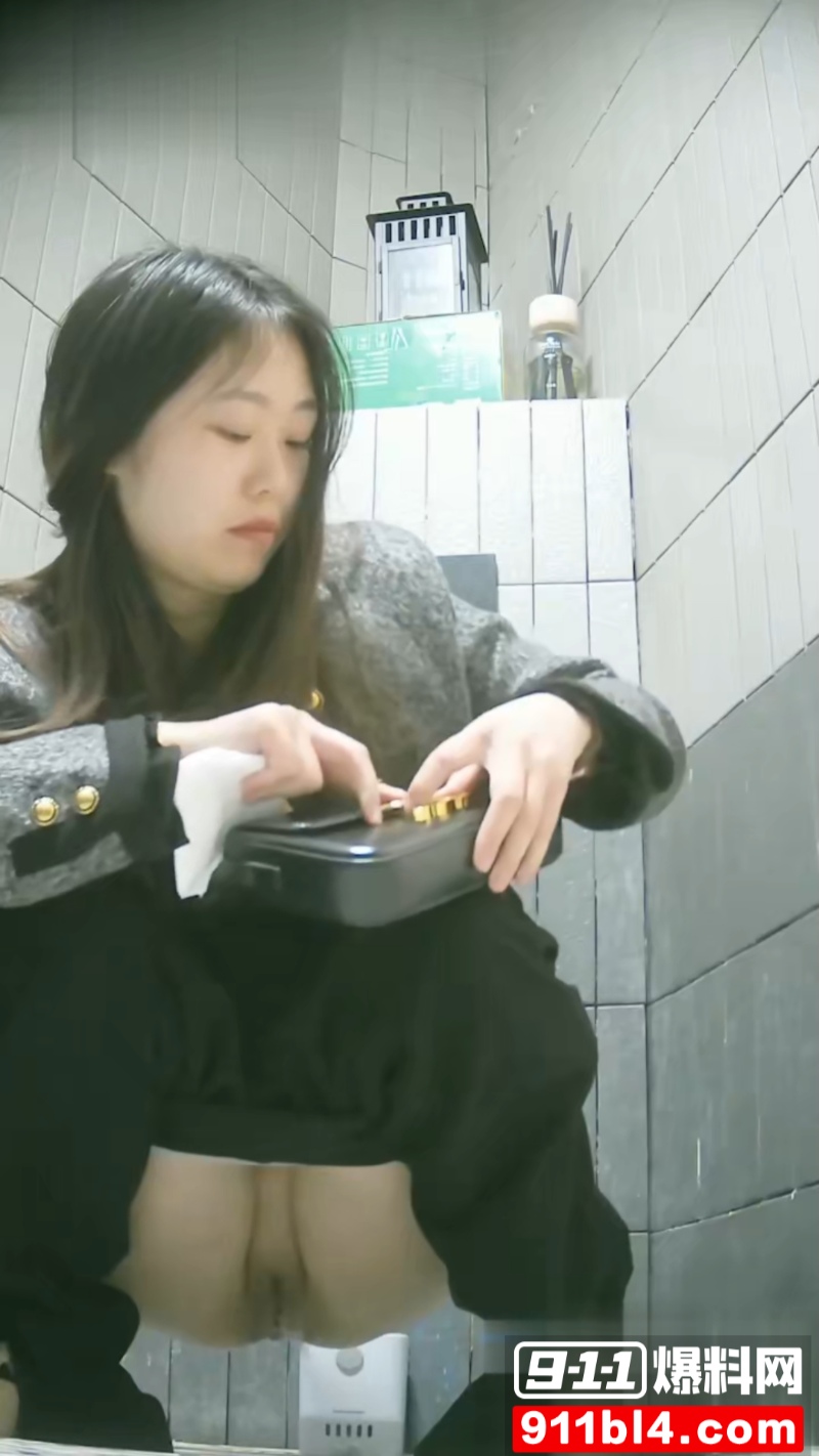 商场女厕偷拍 9 商场女厕偷拍 9