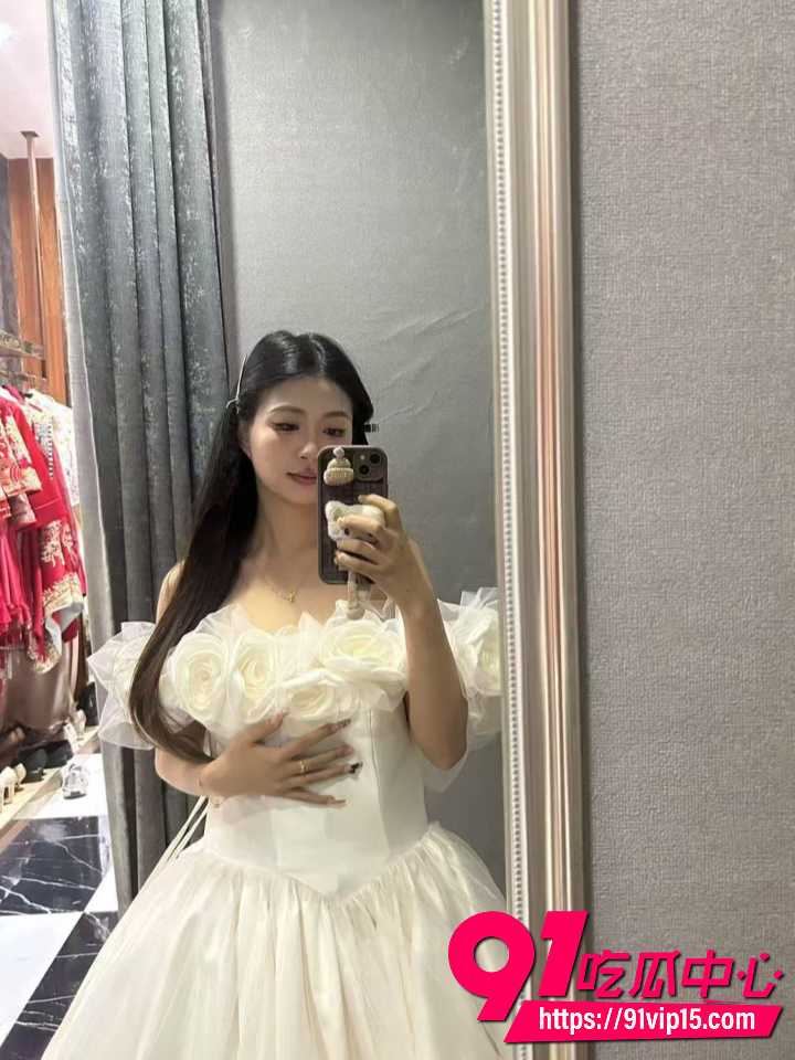 准新娘发请帖当晚睡群友1 准新娘发请帖当晚睡群友1