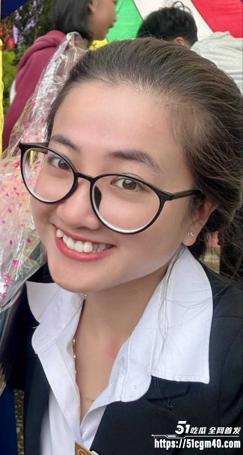 越南技商银行女职员 1 越南技商银行女职员 1