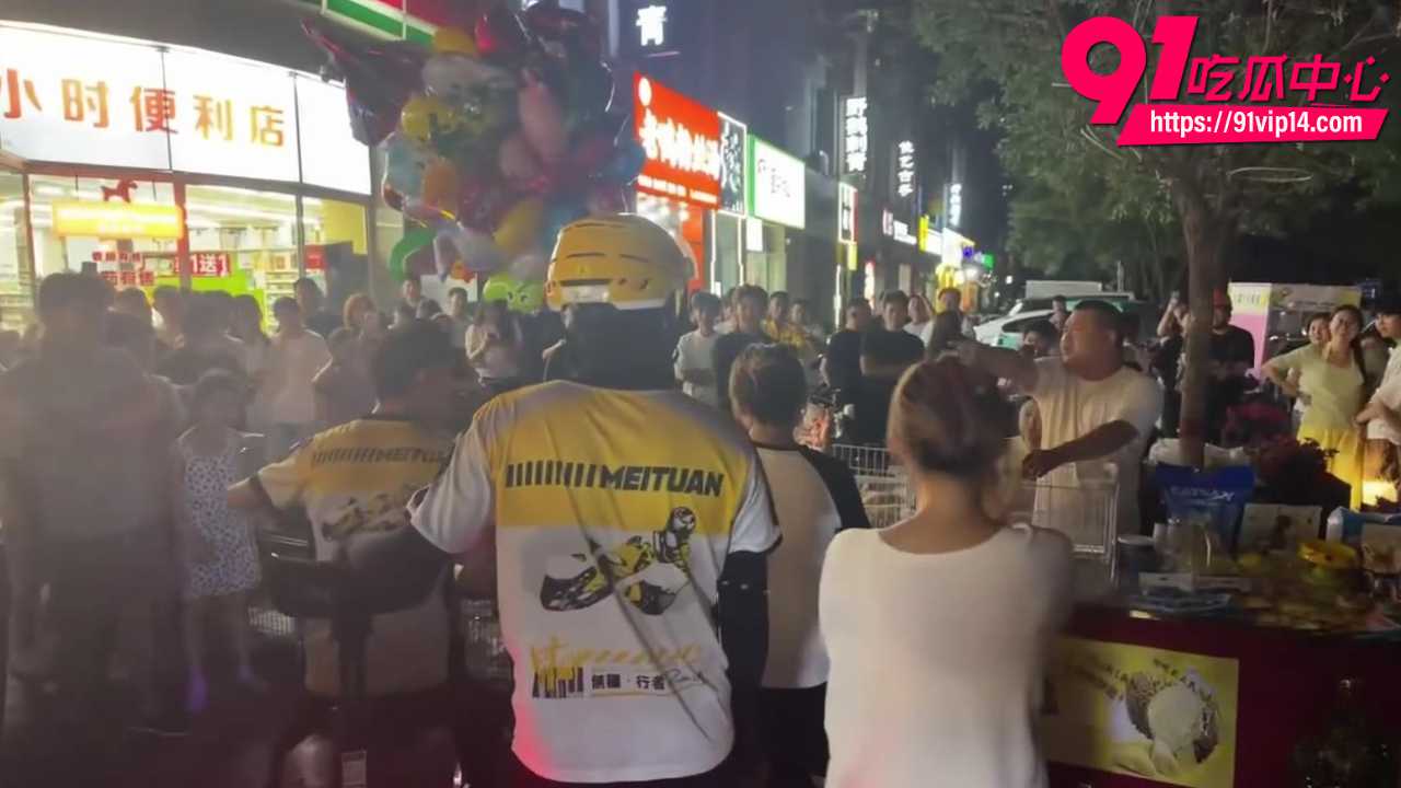 青岛即墨宝龙广场夜市狗贩纠纷9 青岛即墨宝龙广场夜市狗贩纠纷9