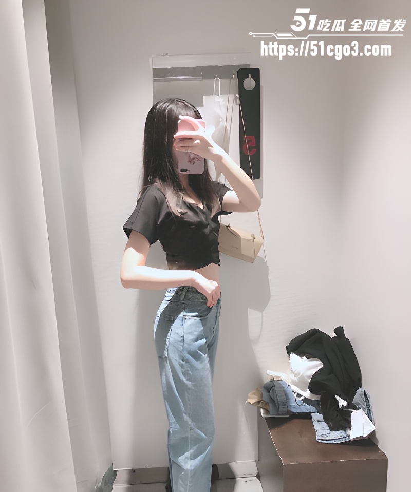 西安美术系大二学妹性爱自拍 1 西安美术系大二学妹性爱自拍 1