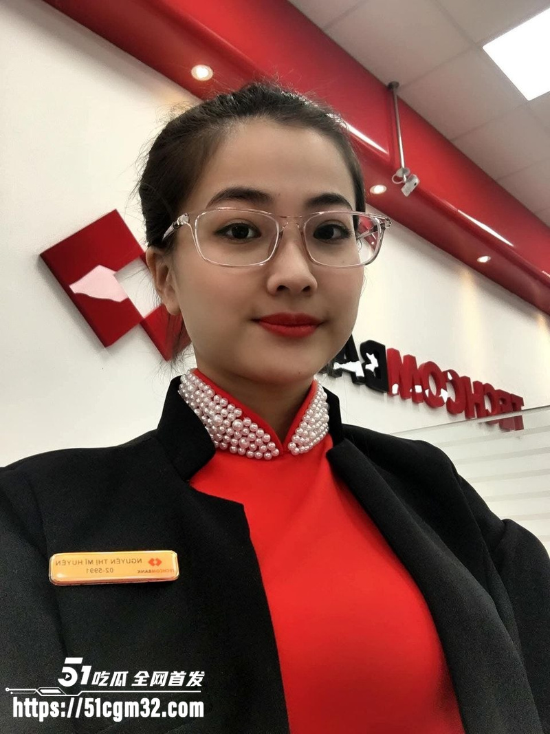 越南技商银行 女职员 被副行长潜规则 2 越南技商银行 女职员 被副行长潜规则 2