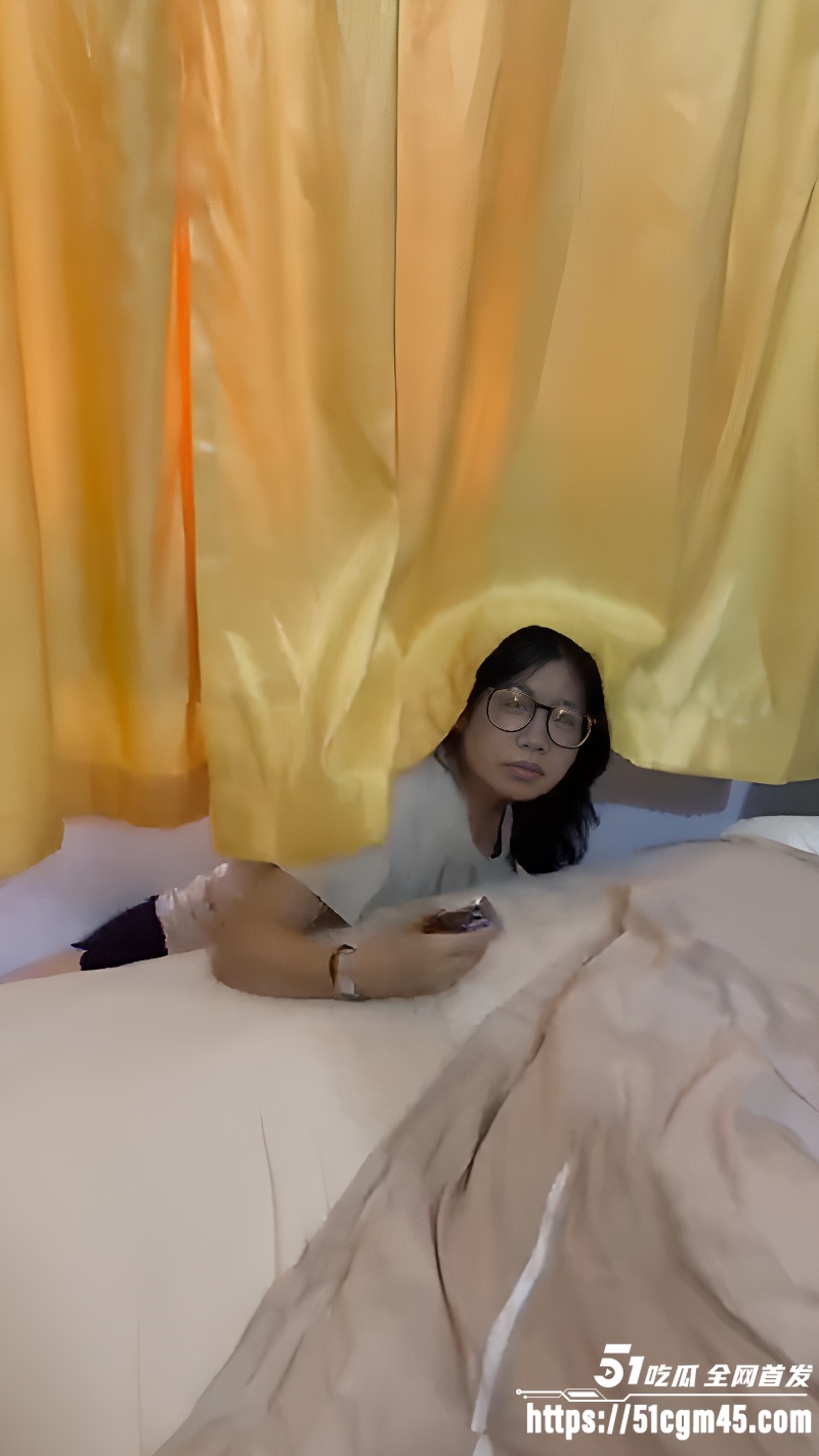 男子现场捉奸直拍 2 男子现场捉奸直拍 2