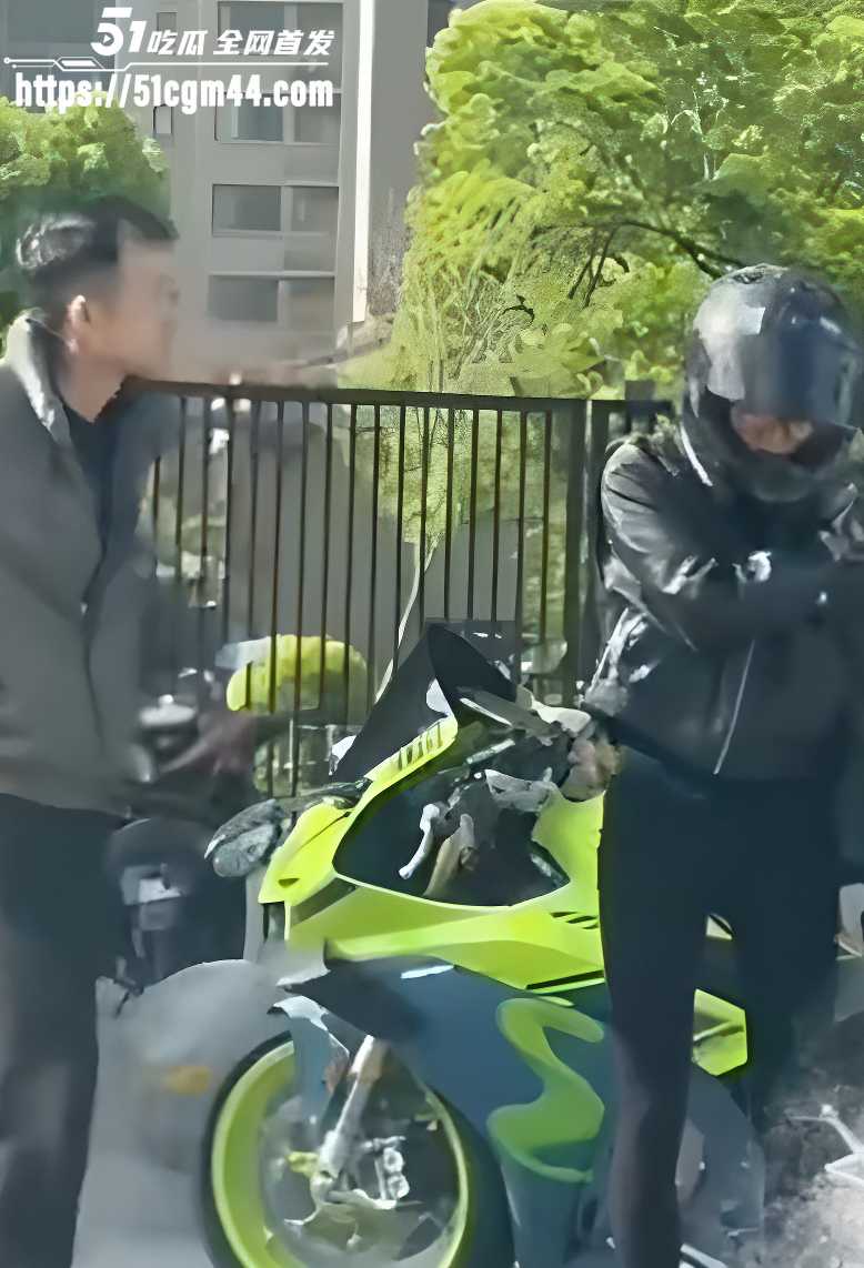 江苏男子当街怒砍淫妻奸夫 6