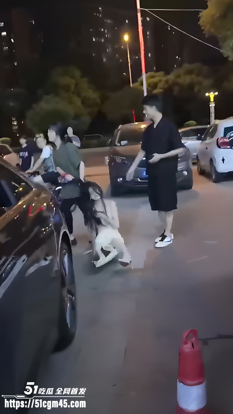 湖南邵阳 深夜上演捉奸大戏 4 湖南邵阳 深夜上演捉奸大戏 4