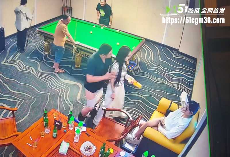台球厅脱裤露出视频曝光 3 拷贝