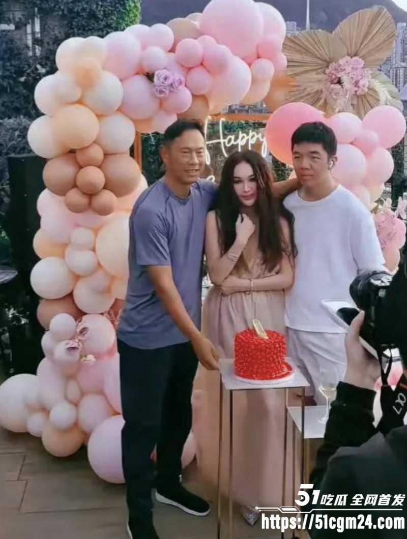 温碧霞生日现场遭养子强吻05 温碧霞生日现场遭养子强吻05