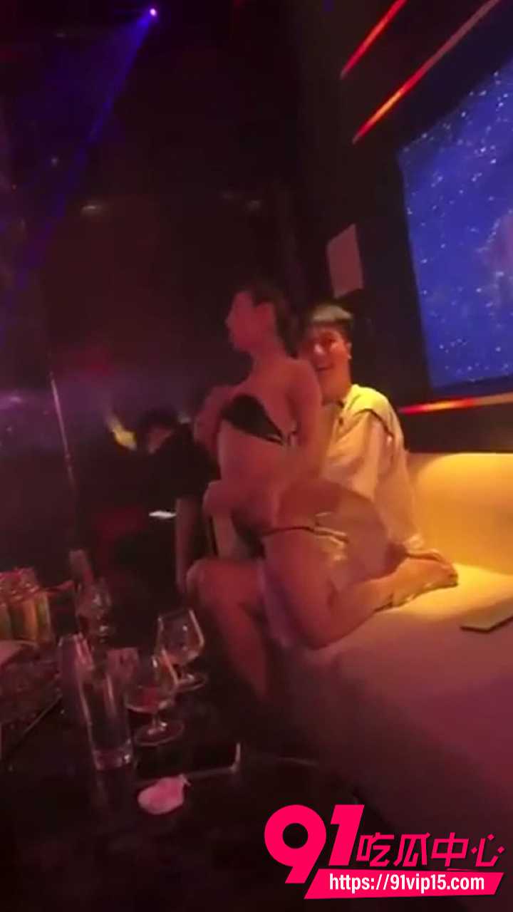 商K嫩模小姐姐贴脸裸舞4 商K嫩模小姐姐贴脸裸舞4