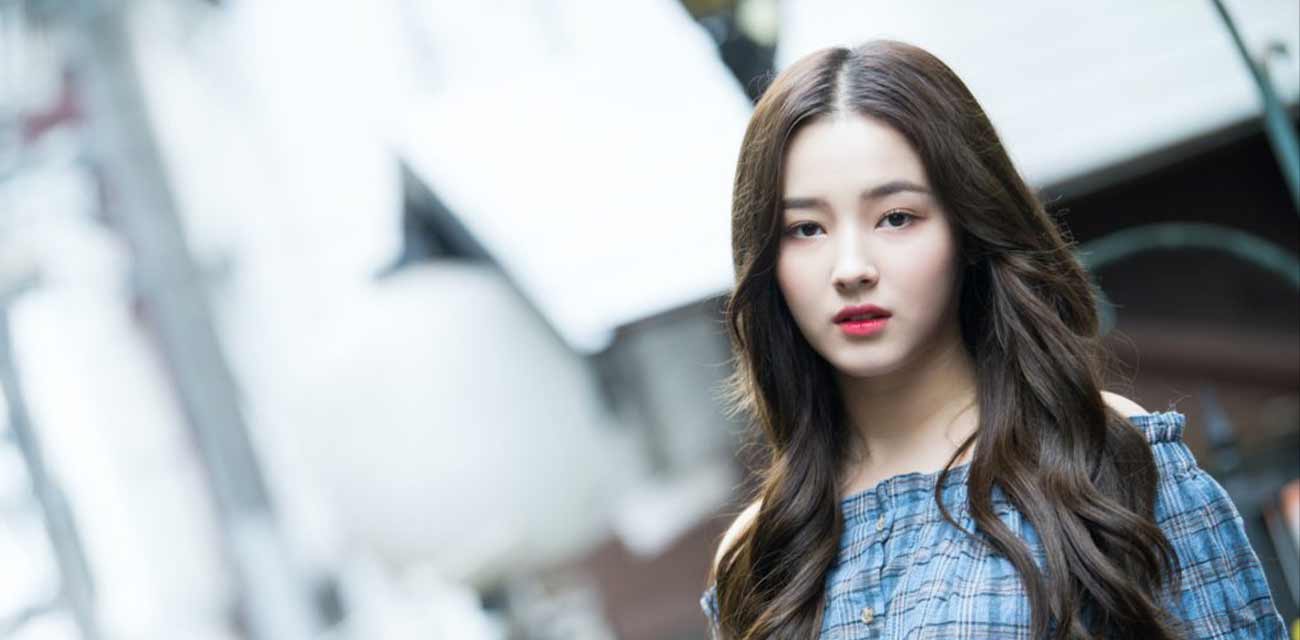 韩国Momoland女团 NANCY 后台换衣惨遭偷拍 上身赤裸肌肤白皙诱人！